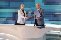 2024.10.29 Podpisanie umowy Uniwersytetu Szczecińskiego z TVP S.A.